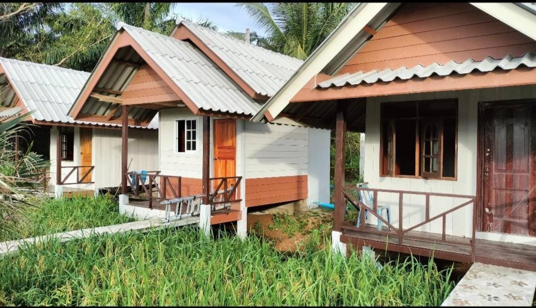 ปารมีฟาร์มสเตย์ Takuapa Kültér fotó